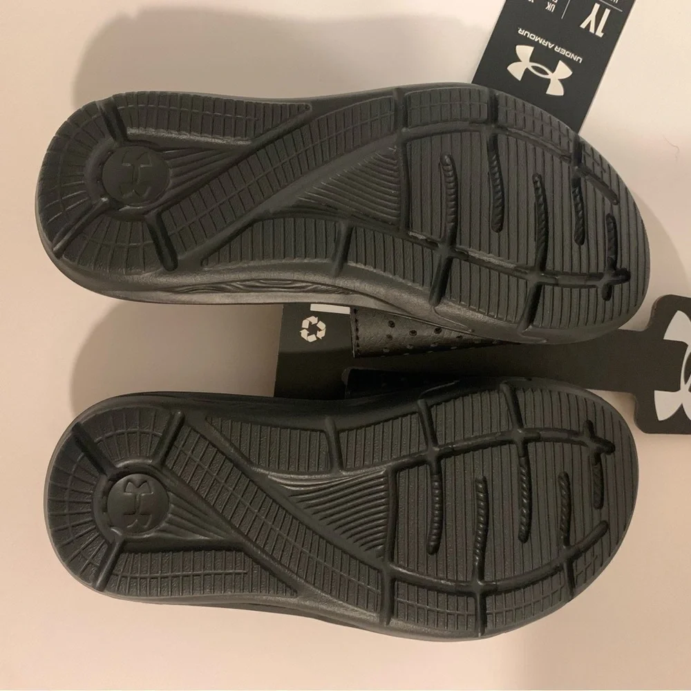 NWT. UNDER ARMOUR Kids’ Ignite VI Slides